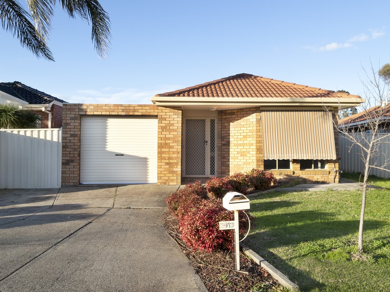2/102 Willys Avenue, Keilor Downs, VIC 3038 - Image - 12/11/2025