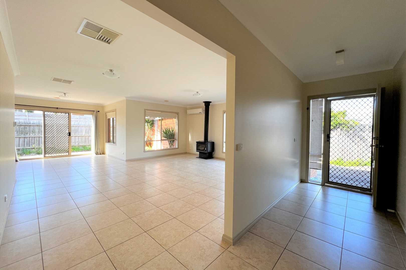 2/11 Dunraven Court, Sydenham, VIC 3037, Sydenham - Thumbnail 2