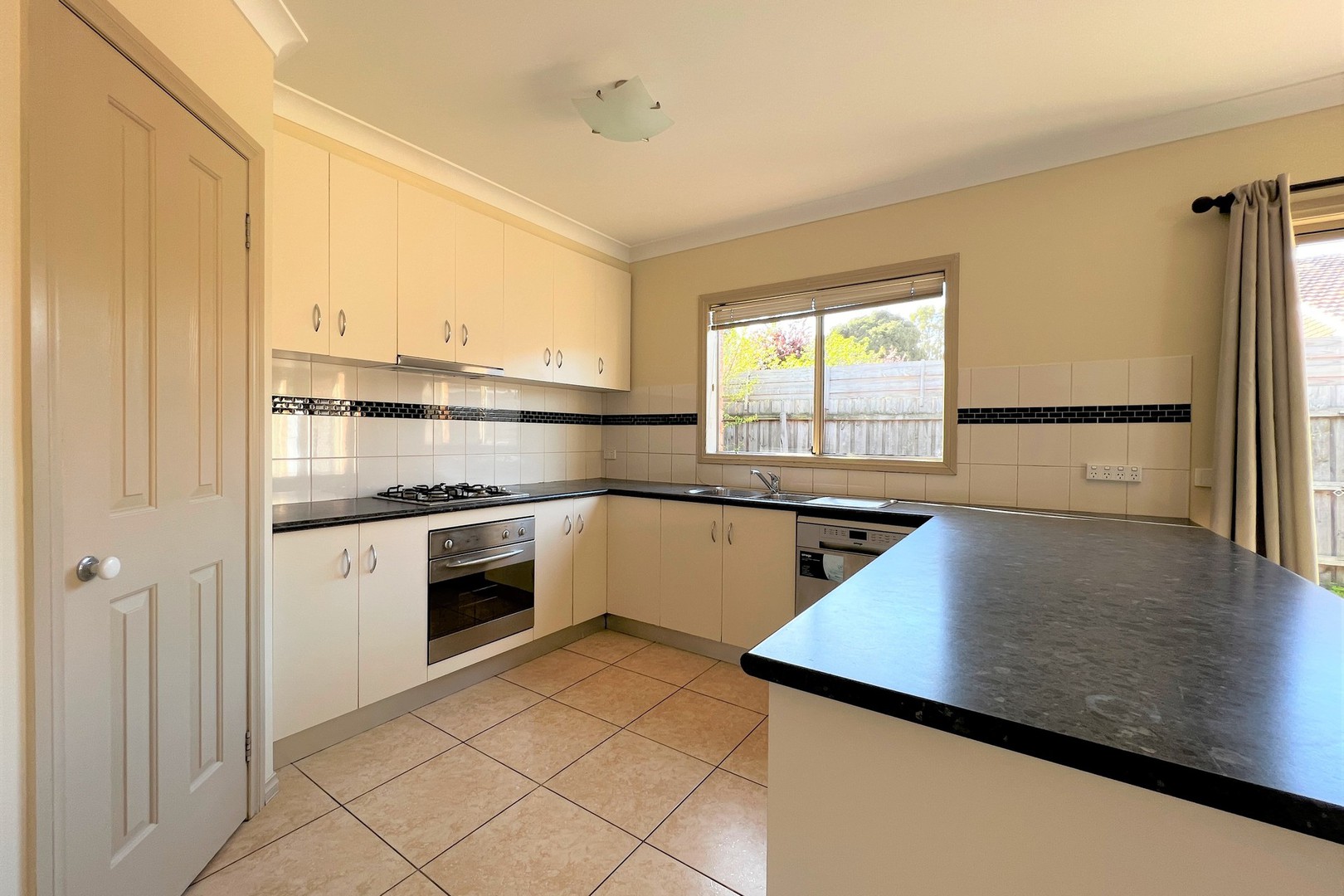 2/11 Dunraven Court, Sydenham, VIC 3037, Sydenham - Thumbnail 3