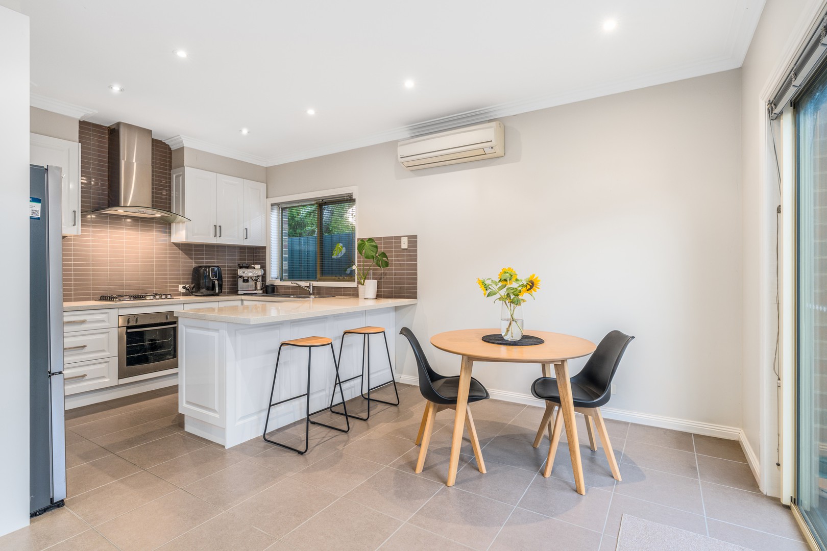 2/11 Laura Avenue, Belmont, VIC 3216, Belmont - Thumbnail 3