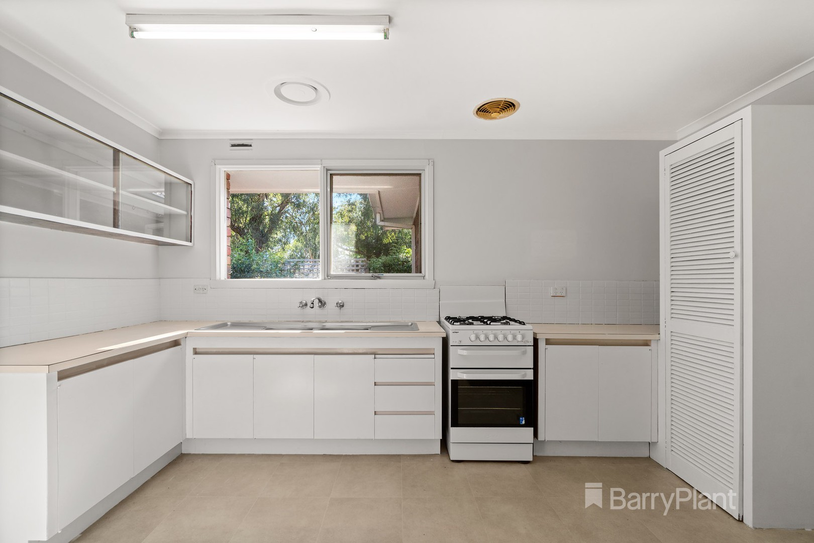 2/11 Laurel Grove, Blackburn, VIC 3130, Blackburn - Thumbnail 2