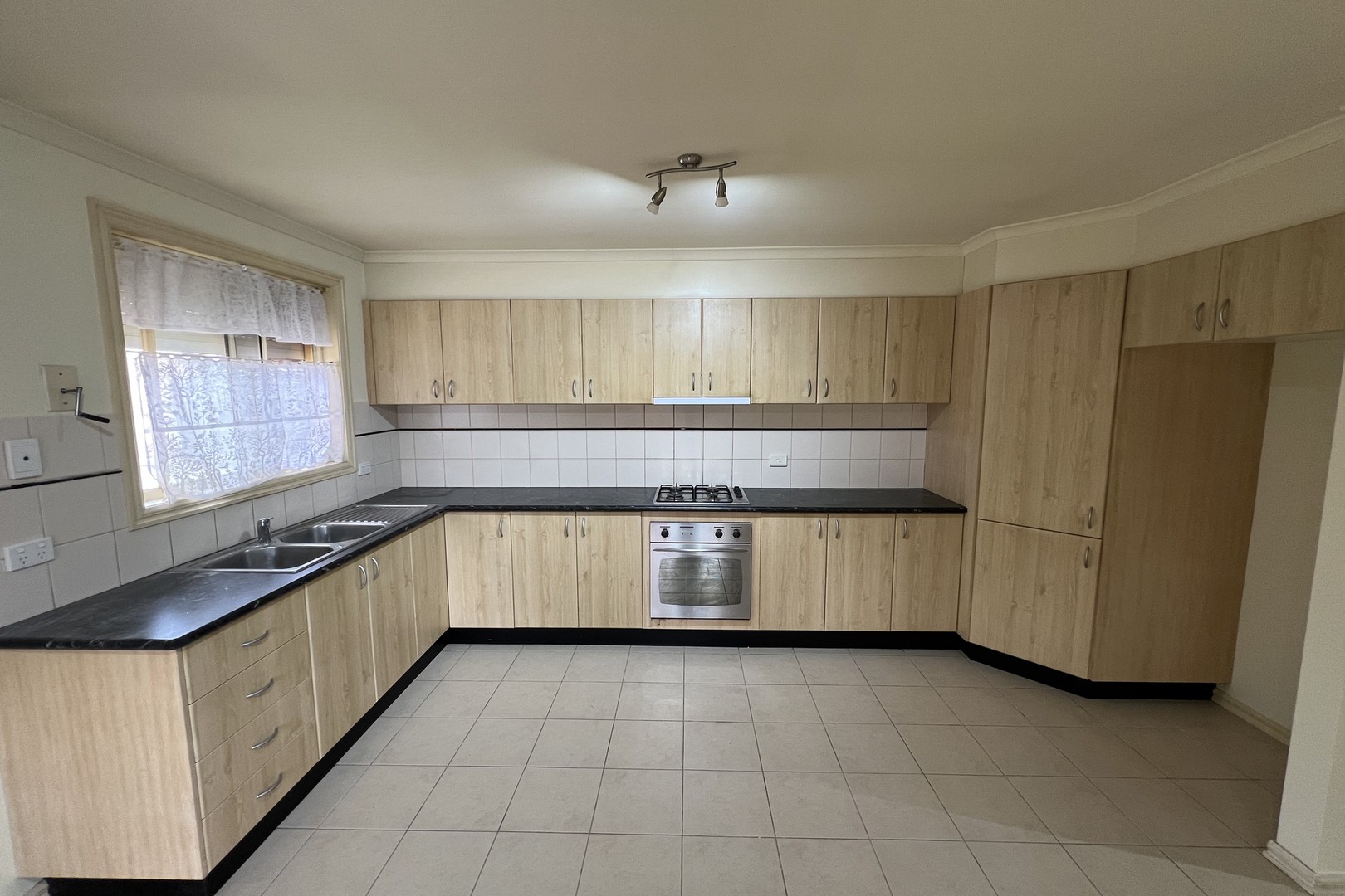 2/11 Nariel Road, Kings Park, VIC 3021 - Thumbnail 2 - 23/03/2025