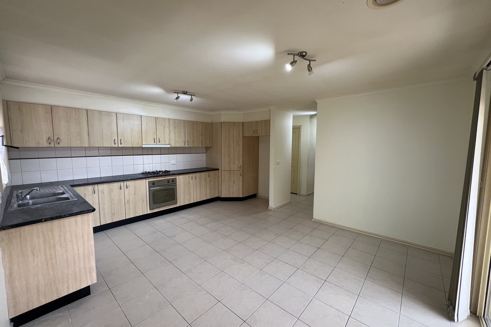 2/11 Nariel Road, Kings Park, VIC 3021, Kings Park - Thumbnail 4