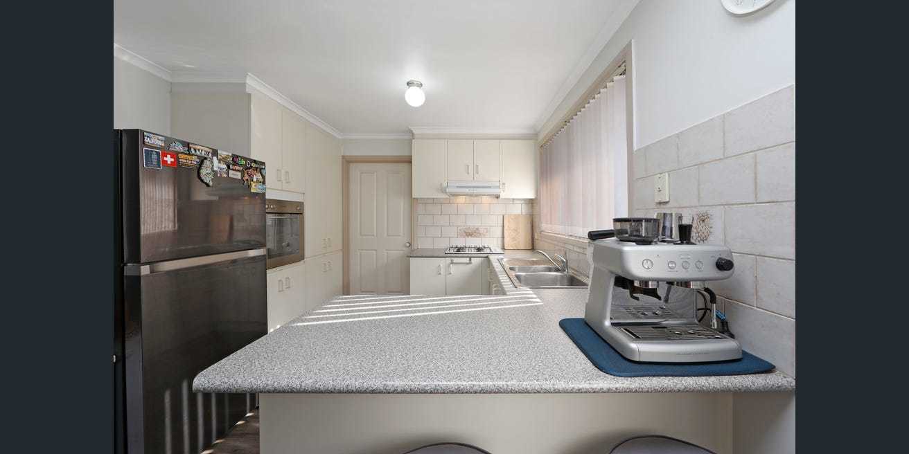 2/11 Stamford Crescent, Rowville, VIC 3178, Rowville - Thumbnail 2