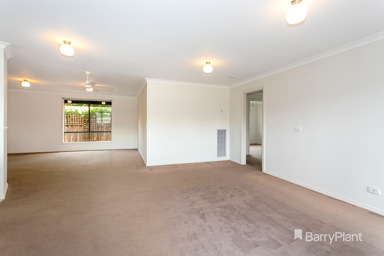 2/11 Templeton Crescent, Pakenham, VIC 3810, Pakenham - Thumbnail 2