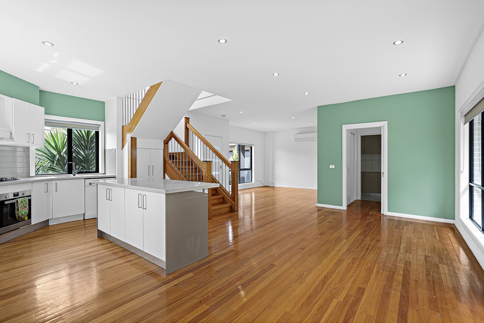 2/11 Widford Street, Glenroy, VIC 3046, Glenroy - Thumbnail 2