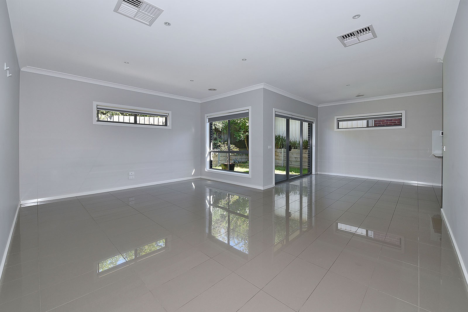 2/12 Florence Street, Niddrie, VIC 3042, Niddrie - Thumbnail 2
