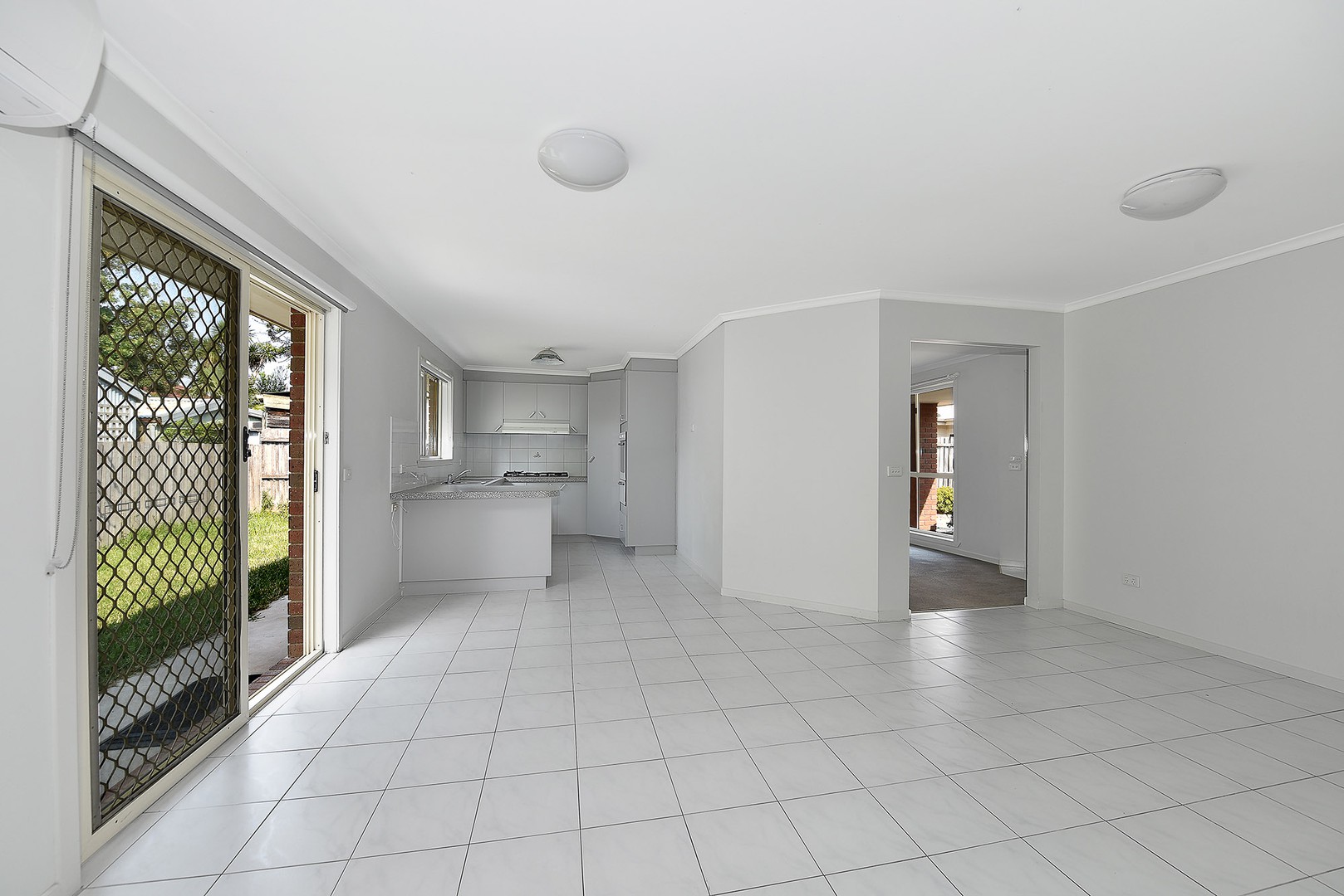 2/12 Hanley Street, Avondale Heights, VIC 3034 For Rent