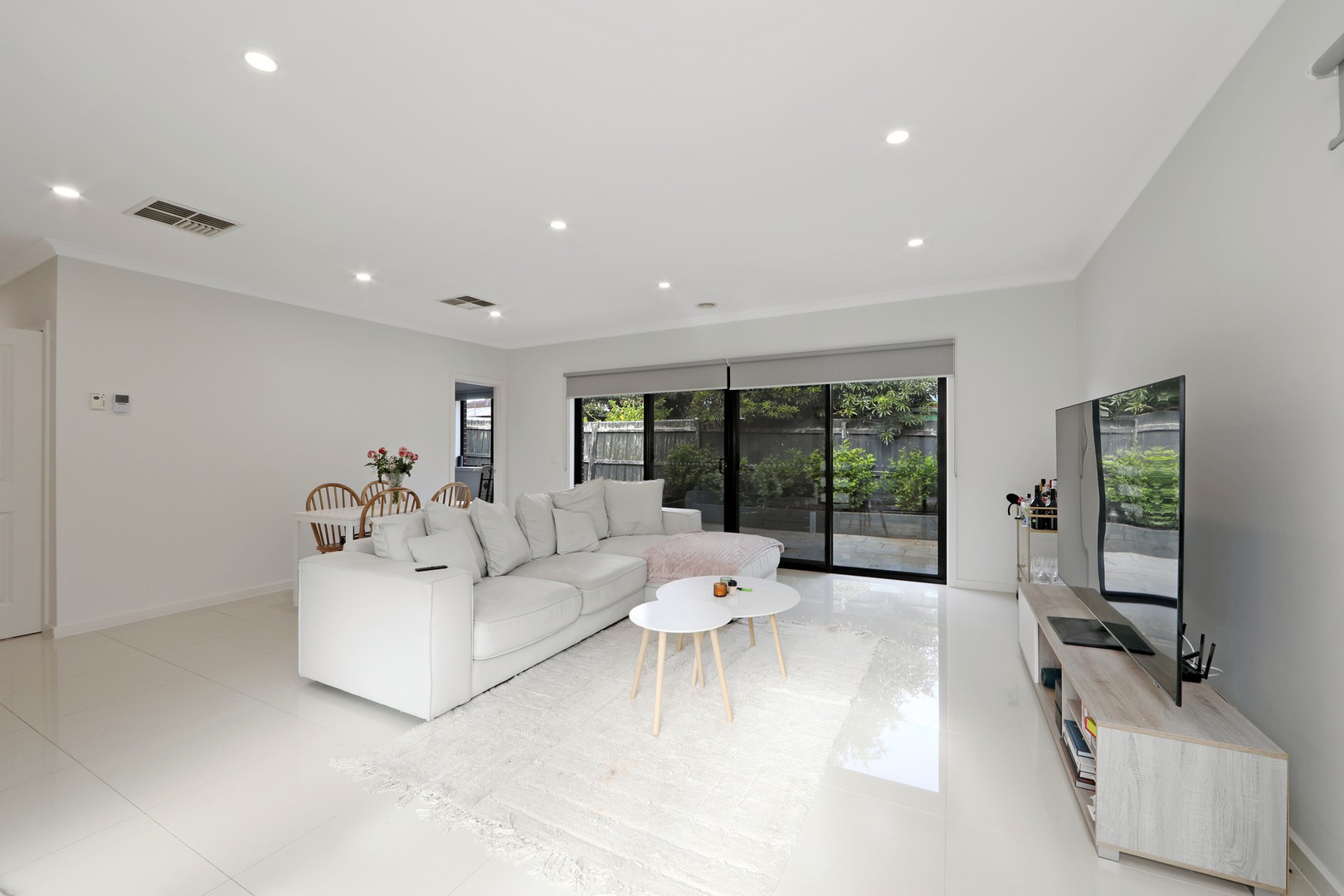 2/12 Ivan Crescent, Hampton Park, VIC 3976 - Thumbnail 1 - 04/06/2025