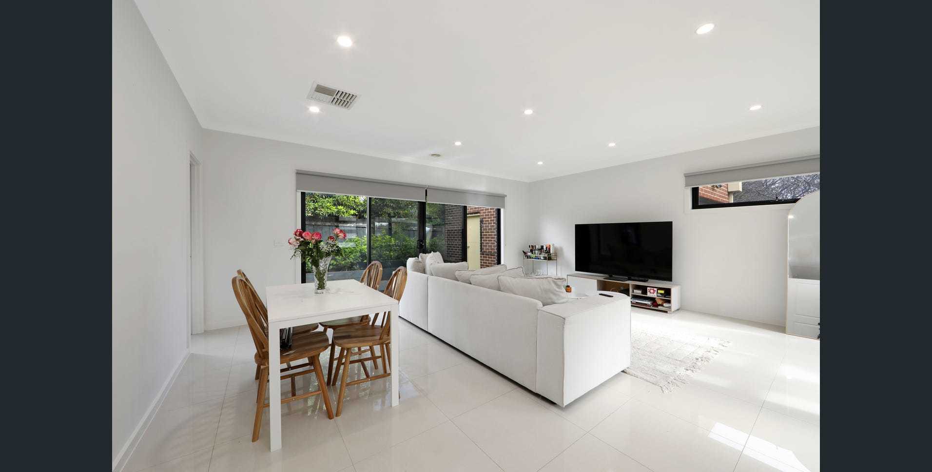 2/12 Ivan Crescent, Hampton Park, VIC 3976 - Thumbnail 2 - 16/02/2026