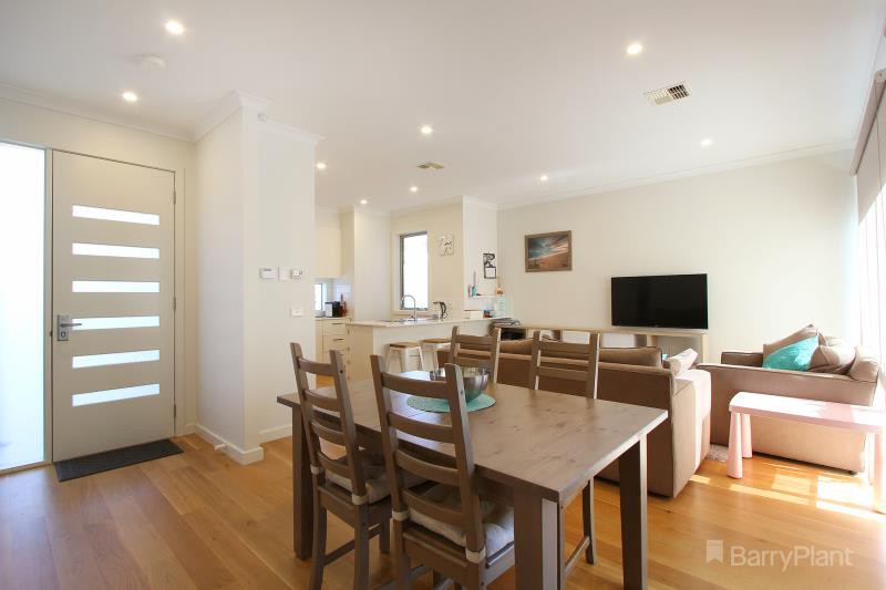 2/12 Jean Street, Cheltenham, VIC 3192, Cheltenham - Thumbnail 2
