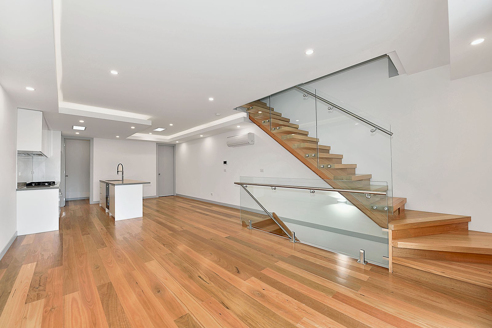 2/12 Michael Court, Niddrie, VIC 3042, Niddrie - Thumbnail 2
