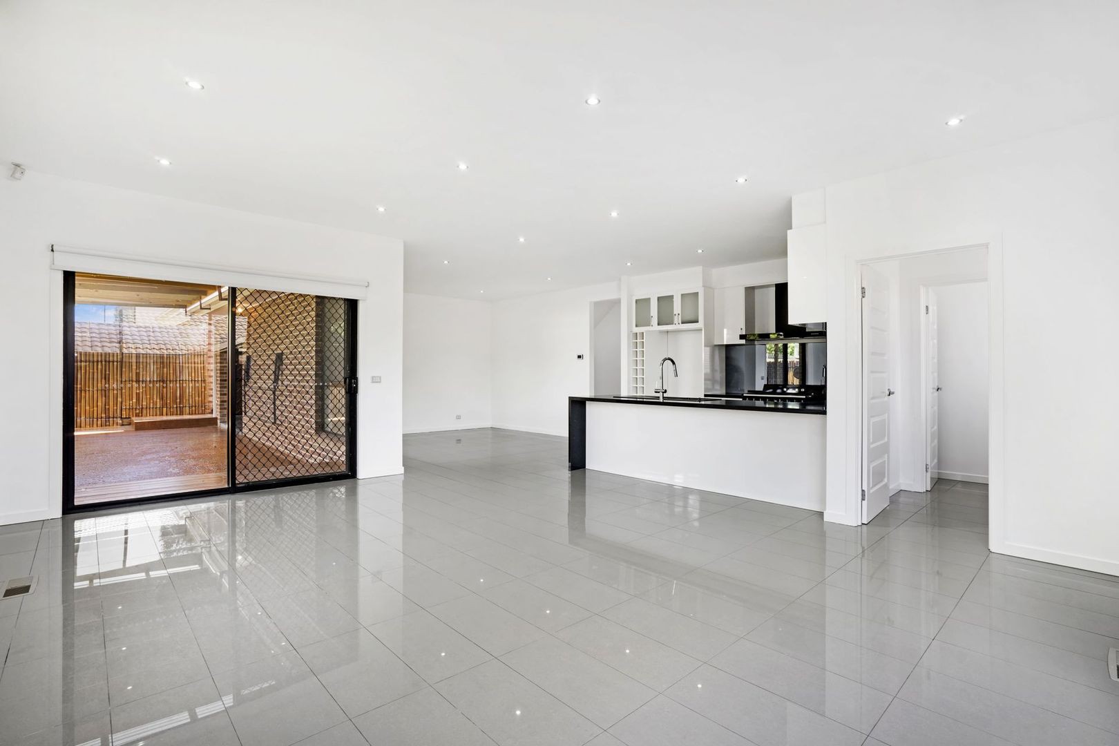 2/12 Moore Avenue, Croydon, VIC 3136 - Thumbnail 2 - 28/12/2023