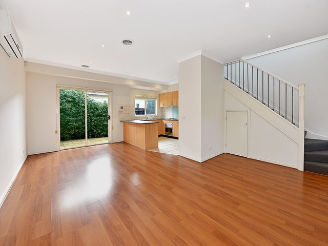 2/12 Renown St, Essendon North, VIC 3041 - Thumbnail 1 - 12/08/2025