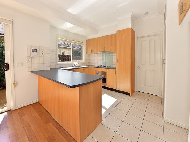 2/12 Renown Street, Essendon North, VIC 3041 - Thumbnail 2 - 08/12/2021