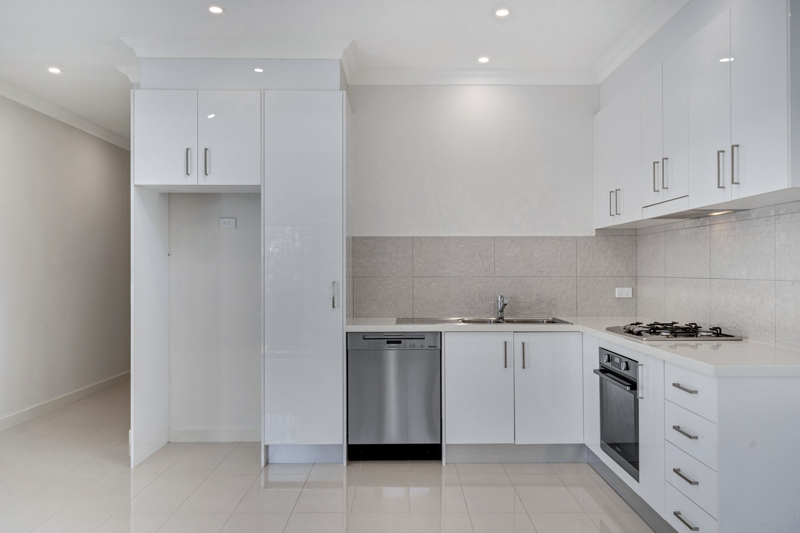 2/12 Tovey Street, Reservoir, VIC 3073, Reservoir - Thumbnail 2