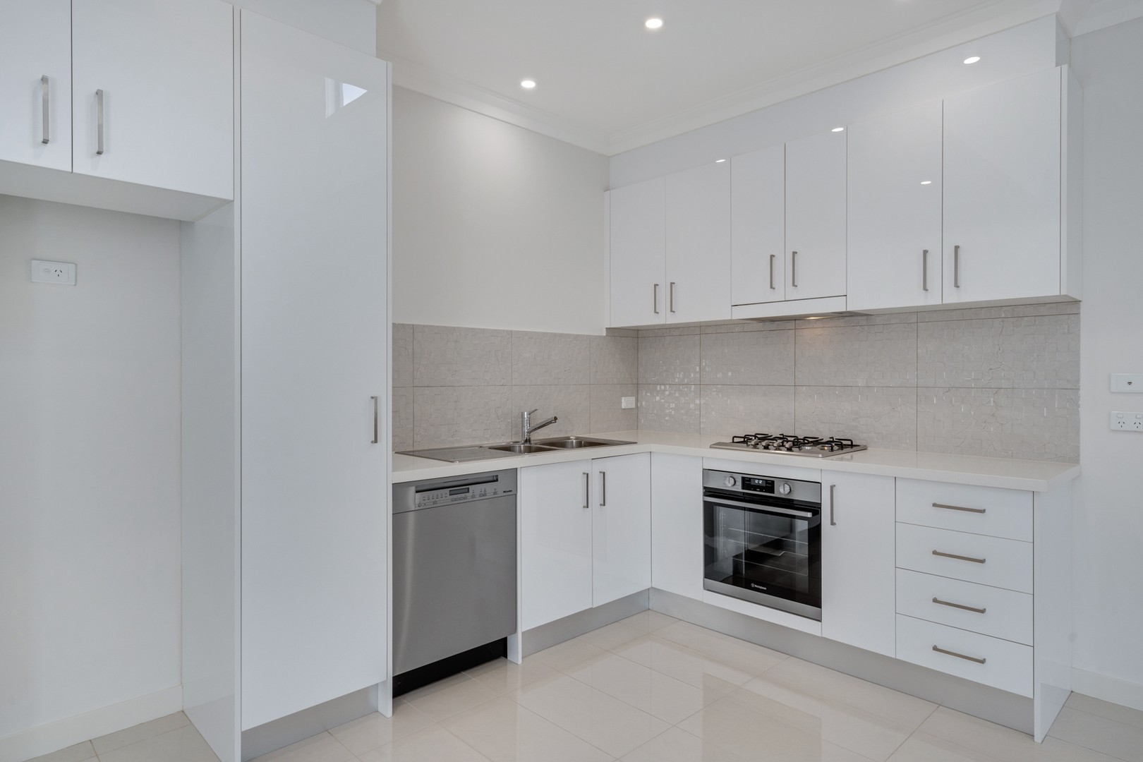 2/12 Tovey Street, Reservoir, VIC 3073, Reservoir - Thumbnail 3