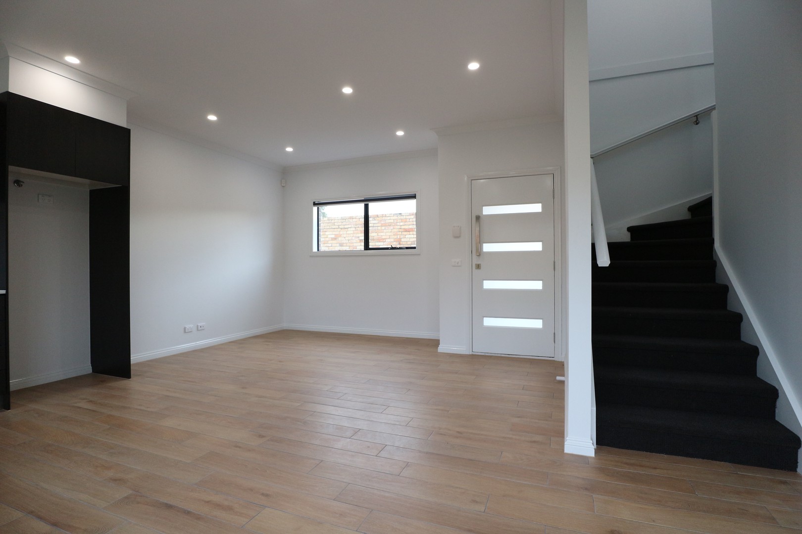 2/12 Whiteside Street, Springvale, VIC 3171, Springvale - Thumbnail 2