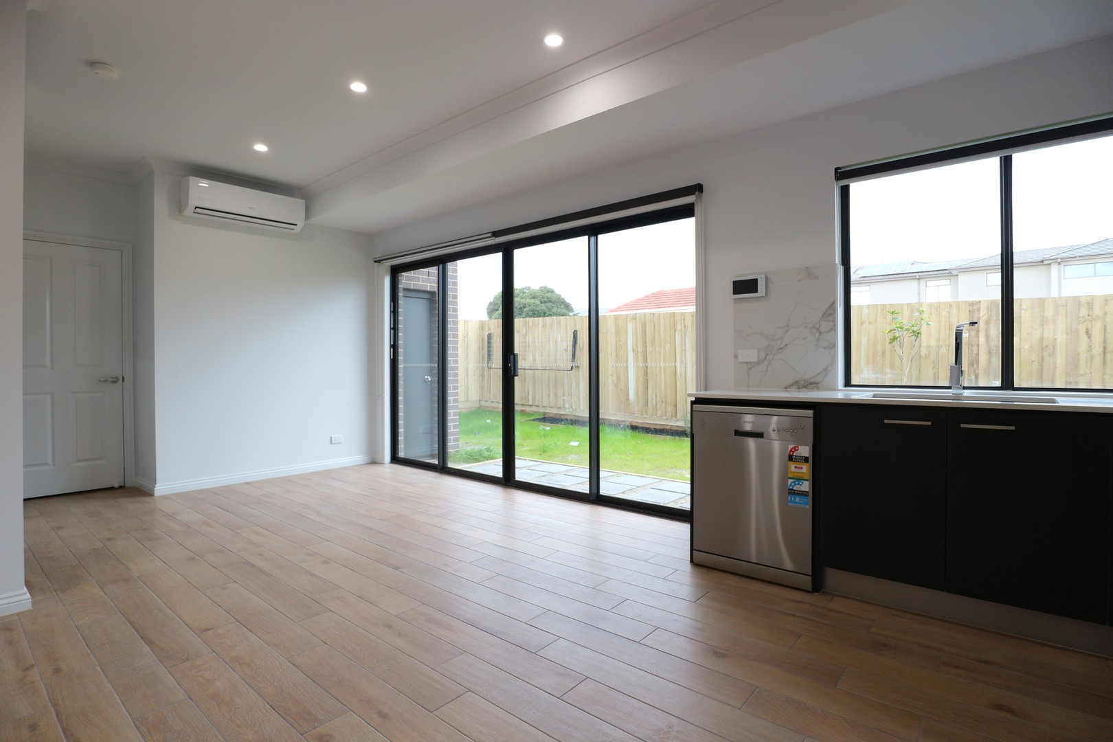 2/12 Whiteside Street, Springvale, VIC 3171, Springvale - Thumbnail 6