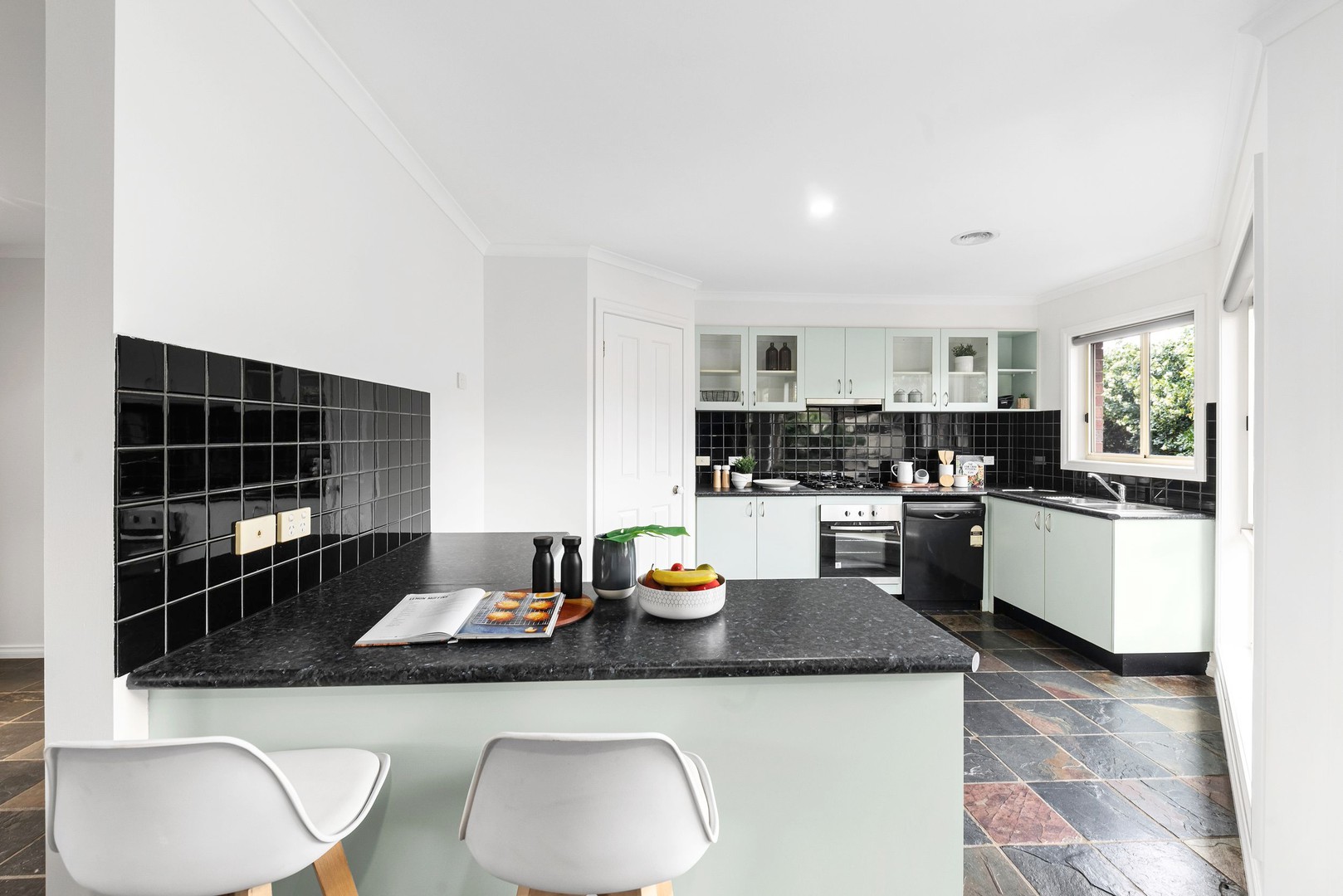2/121 McNamara Avenue, Airport West, VIC 3042, Airport West - Thumbnail 4