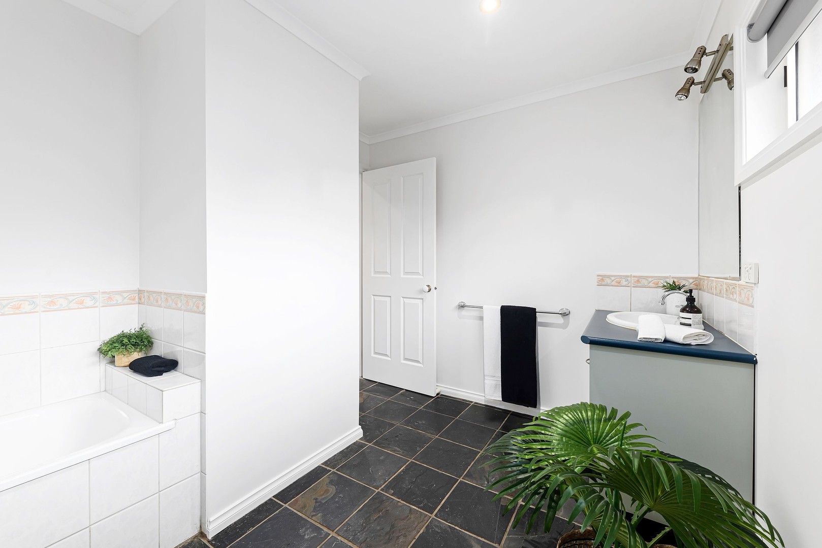 2/121 McNamara Avenue, Airport West, VIC 3042, Airport West - Thumbnail 8