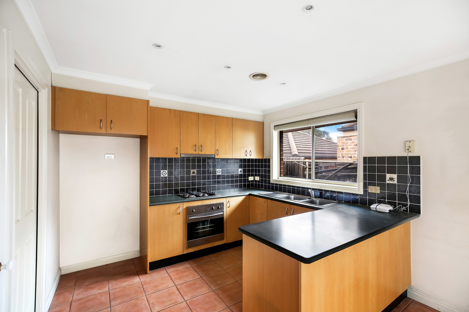 2/122 Mcleans Road, Bundoora, VIC 3083 - Thumbnail 2 - 18/06/2025