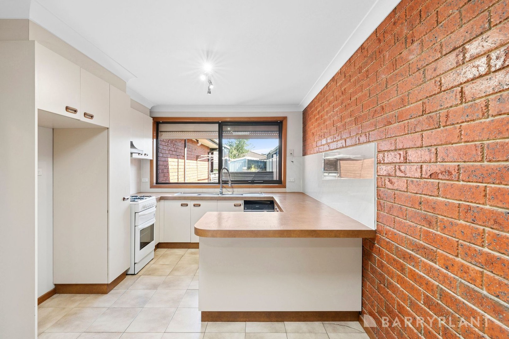 2/122 Tower Road, Werribee, VIC 3030 - Thumbnail 1 - 22/04/2025