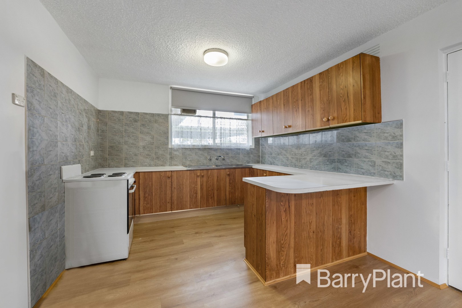 2/128 East EsplanadeSt Albans, VIC 3021, St Albans - Thumbnail 2