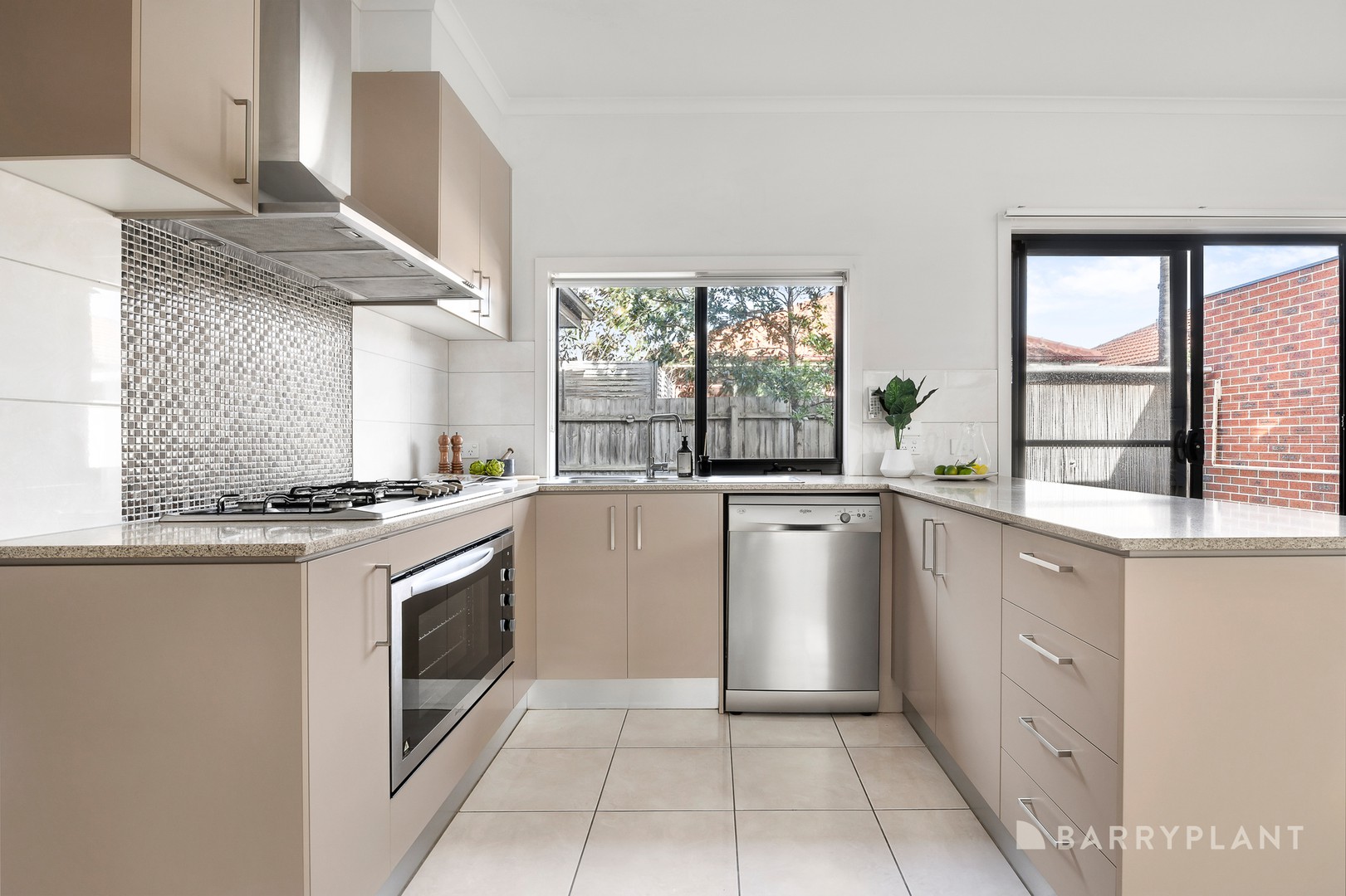 2/13 Bondi Road, Bonbeach, VIC 3196, Bonbeach - Thumbnail 6