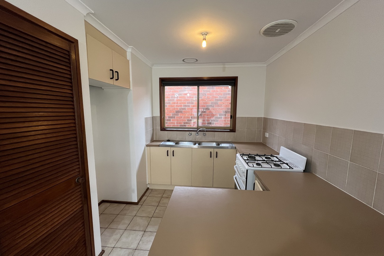 2/13 Branston Road, St Albans, VIC 3021, St Albans - Thumbnail 2