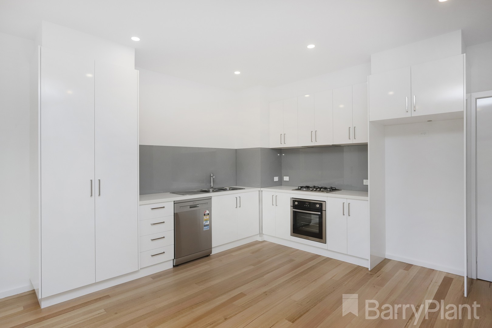 2/13 Burbank  Avenue, Gladstone Park, VIC 3043, Gladstone Park - Thumbnail 3