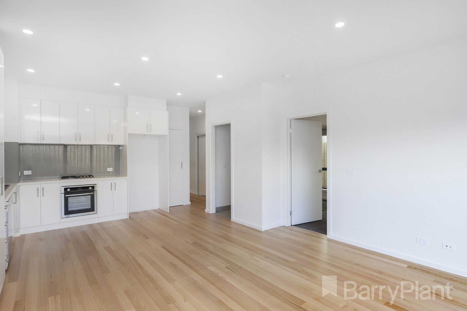 2/13 Burbank  Avenue, Gladstone Park, VIC 3043, Gladstone Park - Thumbnail 4
