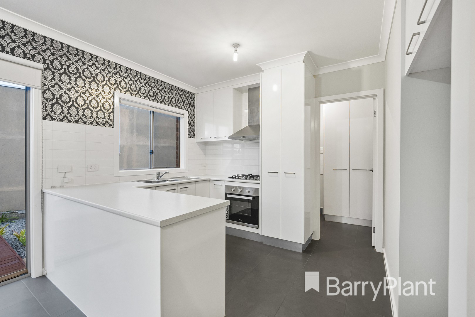 2/13 Cowper AvenueSt Albans, VIC 3021, St Albans - Thumbnail 3