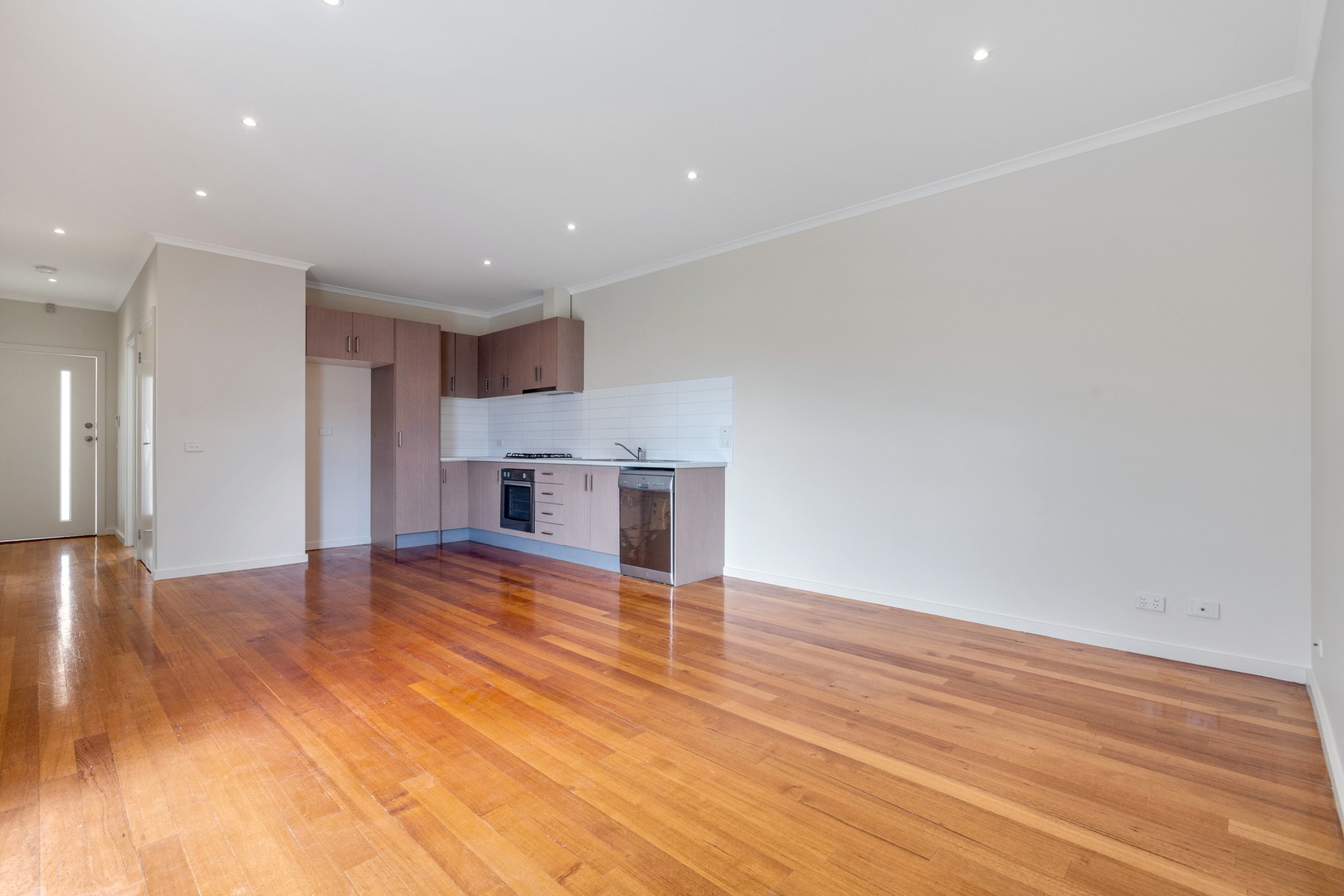 2/13 Suffolk Street, Reservoir, VIC 3073, Reservoir - Thumbnail 2