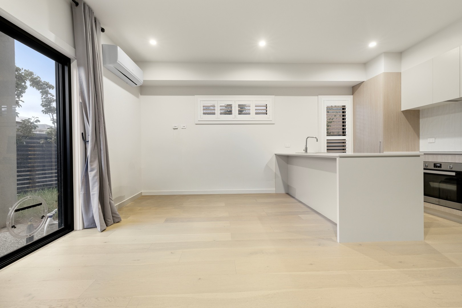 2/130 Grassbird Drive, Point Cook, VIC 3030, Point Cook - Thumbnail 3