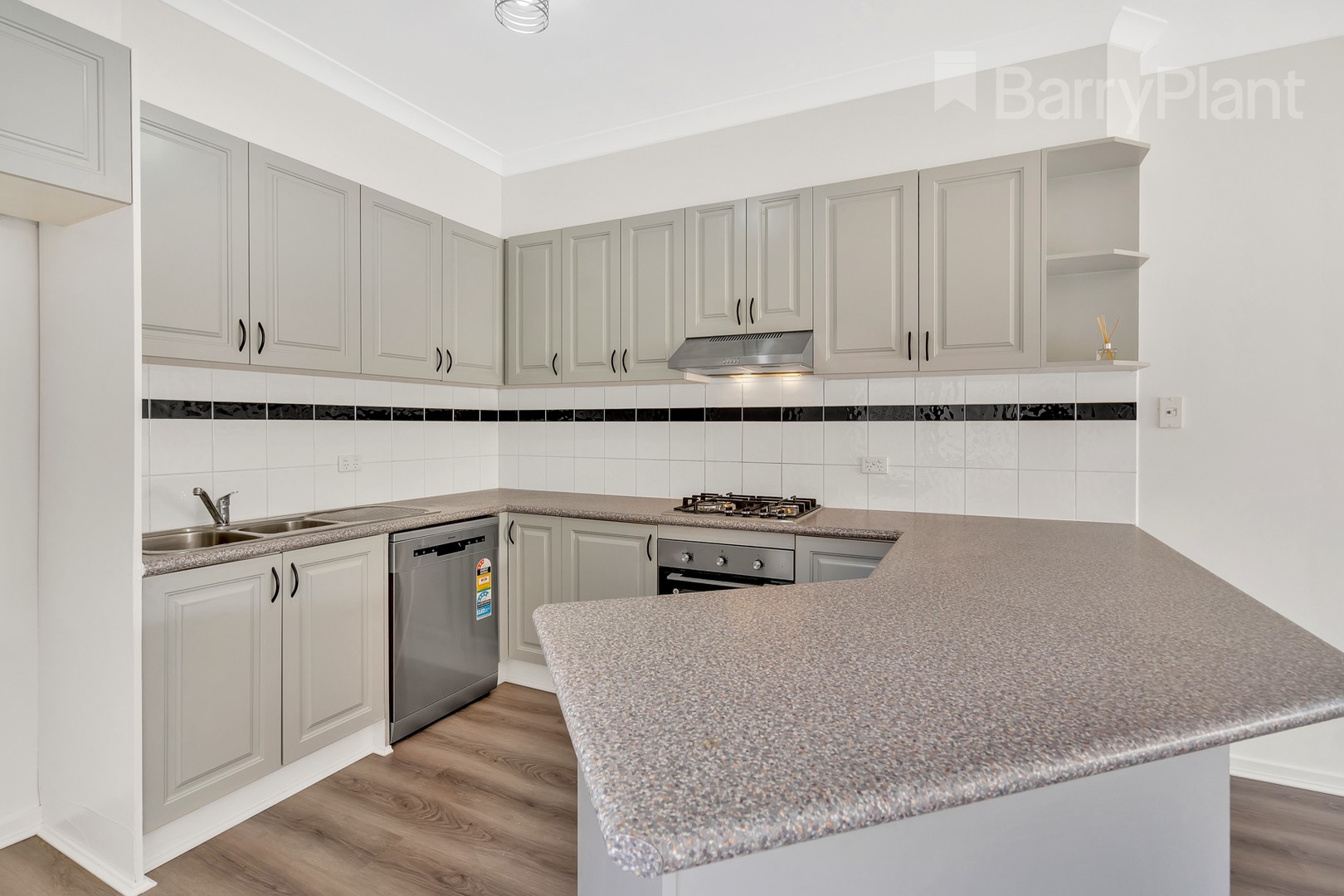 2/132 St Vigeons Road, Reservoir, VIC 3073, Reservoir - Thumbnail 2