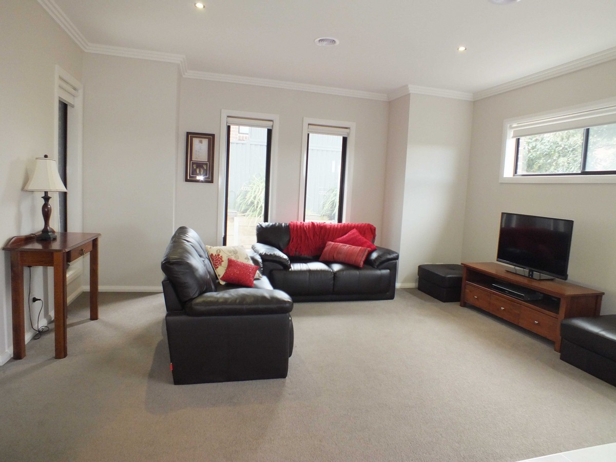 2/1325 Geelong Road, Mount Clear, VIC 3350, Mount Clear - Thumbnail 2