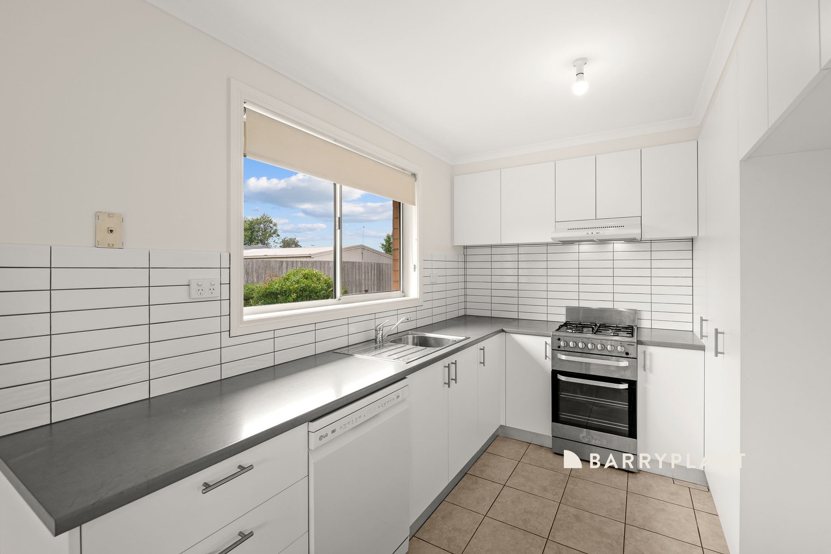 2/14 Sherriff Rise, Pakenham, VIC 3810, Pakenham - Thumbnail 4