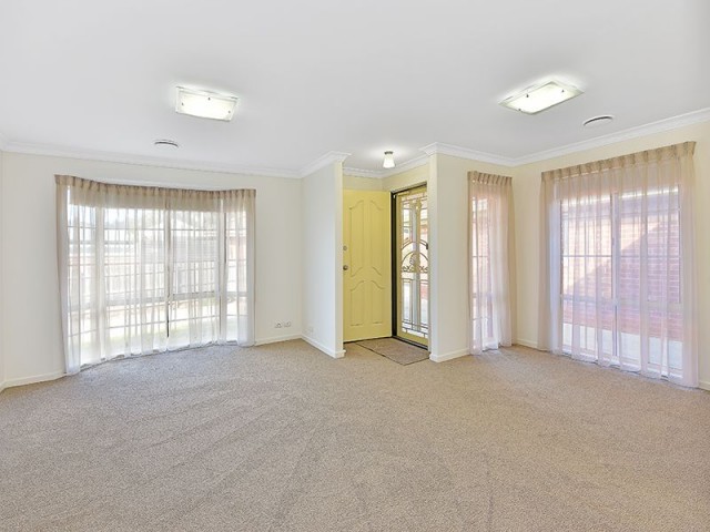 2/140 Lebanon  Street, Strathmore, VIC 3041, Strathmore - Thumbnail 2