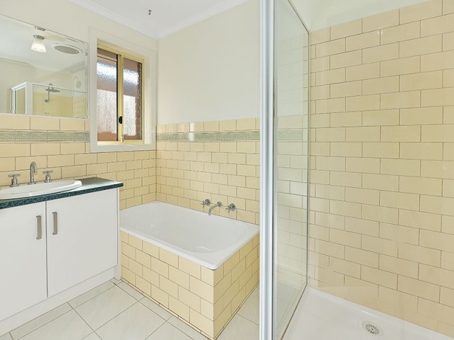 2/140 Lebanon  Street, Strathmore, VIC 3041, Strathmore - Thumbnail 4