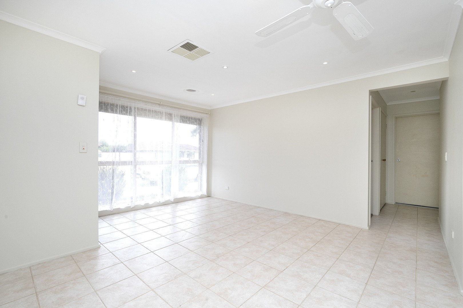 2/15 Branston Road, St Albans, VIC 3021, St Albans - Thumbnail 2