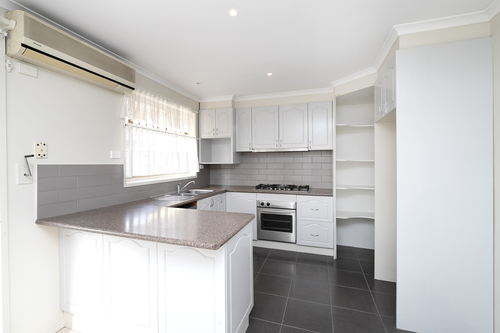 2/15 Branston Road, St Albans, VIC 3021, St Albans - Thumbnail 4