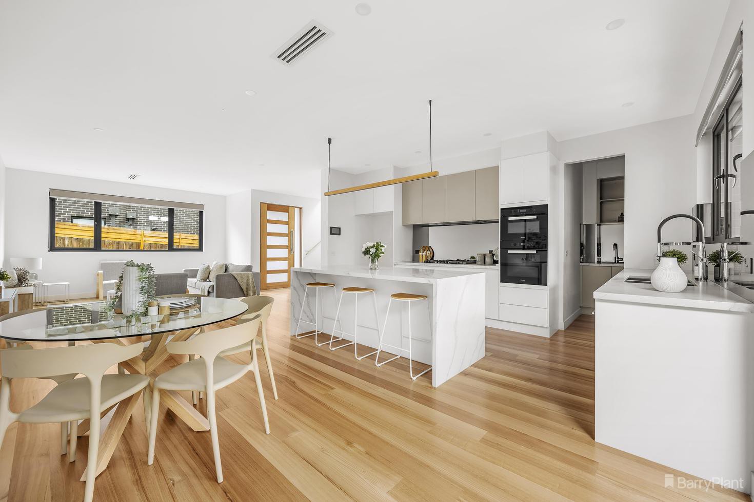 2/15 Derreck Avenue, Bulleen, VIC 3105 - Thumbnail 2 - 04/10/2023