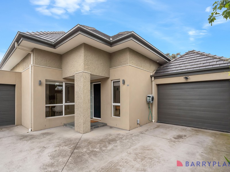 2/15 Oxford Street, Hadfield, VIC 3046 - Image - 19/11/2025