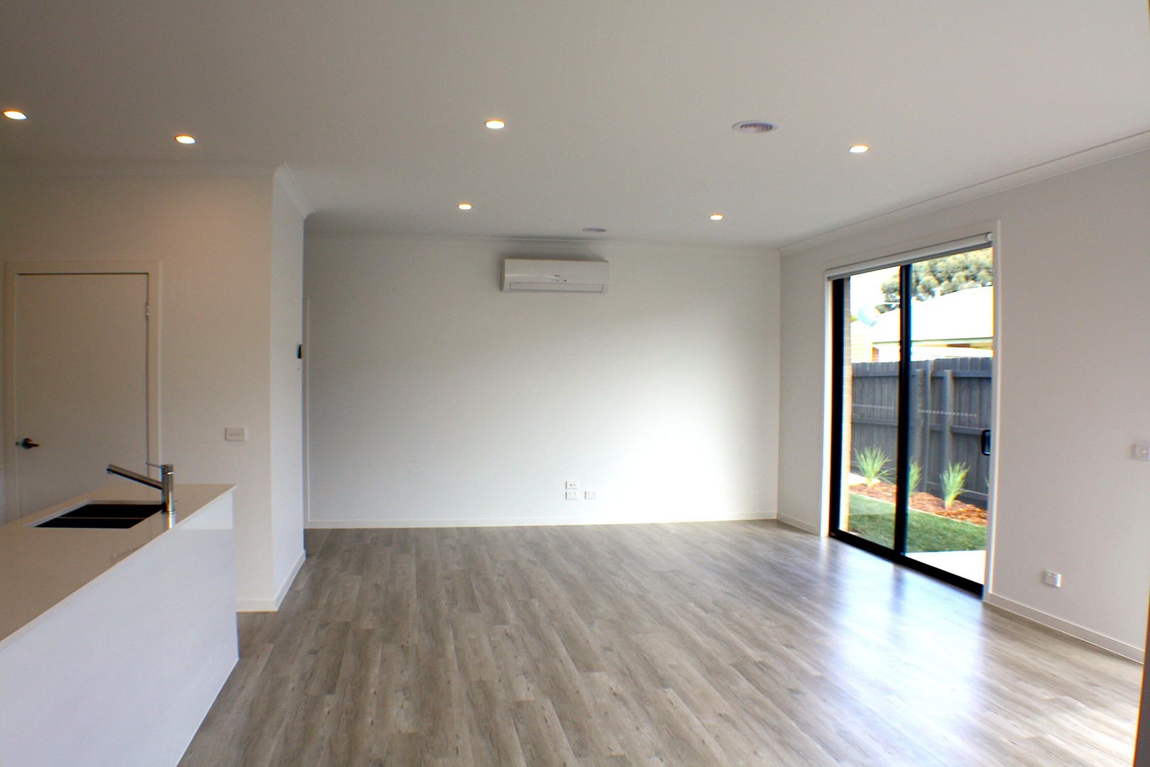 2/15 Robertson Street, Thomson, VIC 3219, Thomson - Thumbnail 4