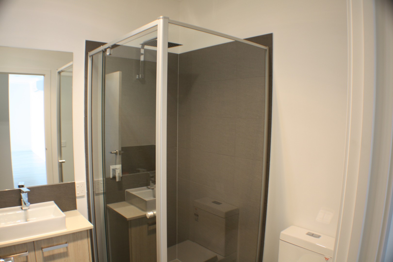 2/15 Robertson Street, Thomson, VIC 3219, Thomson - Thumbnail 3