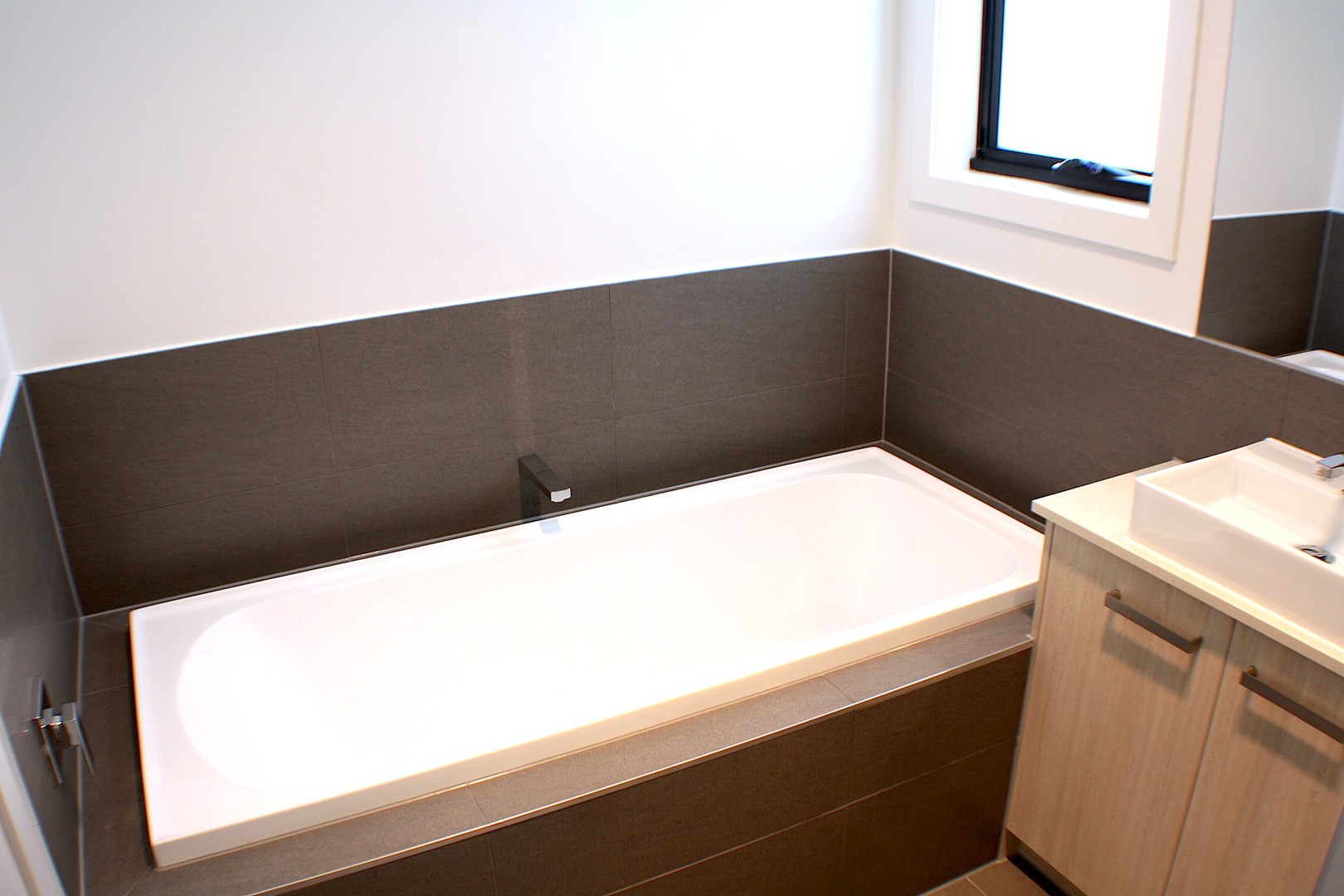 2/15 Robertson Street, Thomson, VIC 3219, Thomson - Thumbnail 4