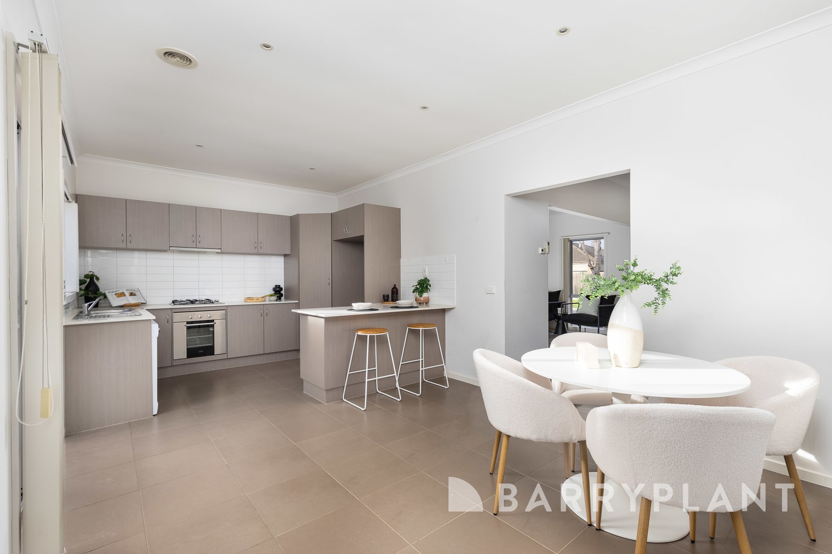 2/15 San Sebastian Drive, Point Cook, VIC 3030, Point Cook - Thumbnail 4