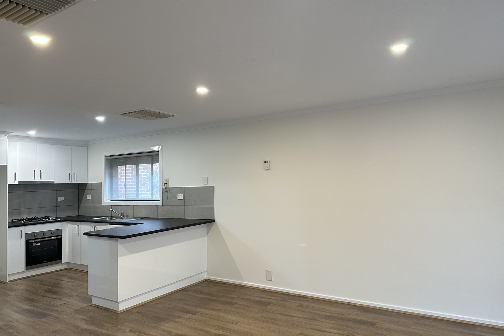 2/15 Spring Street, Thomastown, VIC 3074, Thomastown - Thumbnail 3