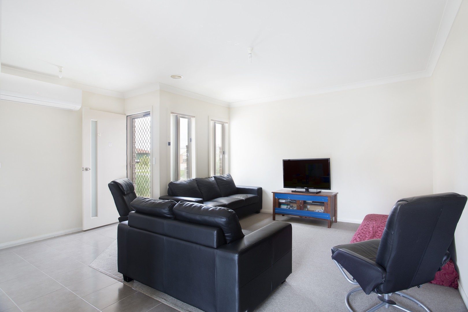 2/16 Belsay Place, Craigieburn, VIC 3064, Craigieburn - Thumbnail 2